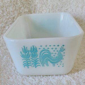 Vintage Pyrex Amish Butterprint Refrigerator Dish, #502 (1.5pt.)
